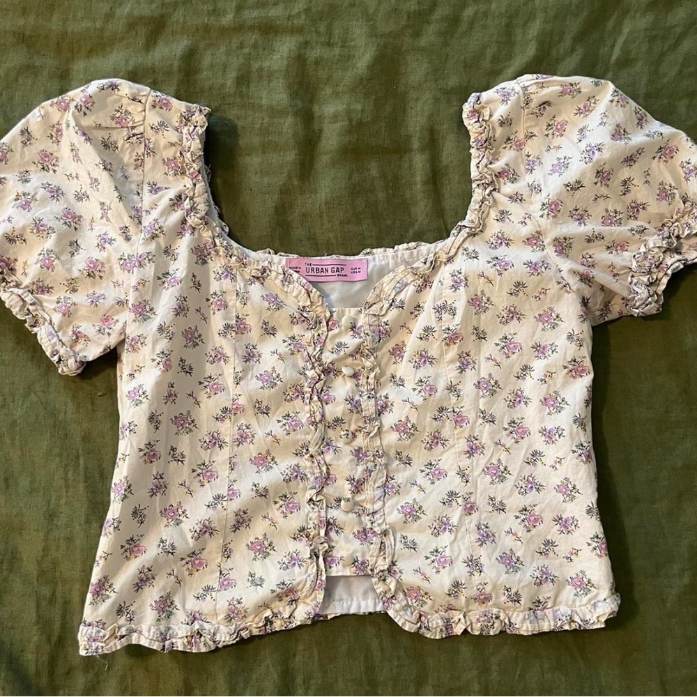 Urban Gap Floral Cream Crop Top